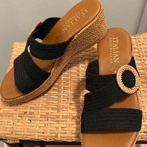 Italian Shoemakers Women's Sz 9 Grania Blk Wedge Sandal with w/ Gold Metal Ring